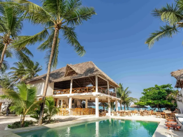 Vue du Maisha Matamu Boutique avec piscine et accès plage à Paje Zanzibar