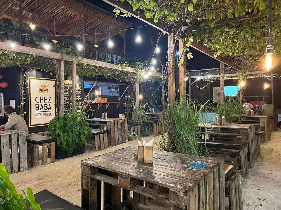 Terrasse extérieure du Bento Food Court à Paje Zanzibar